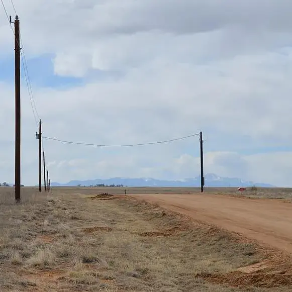 Pam-T-40-acres-road-and-powerline.jpg.webp