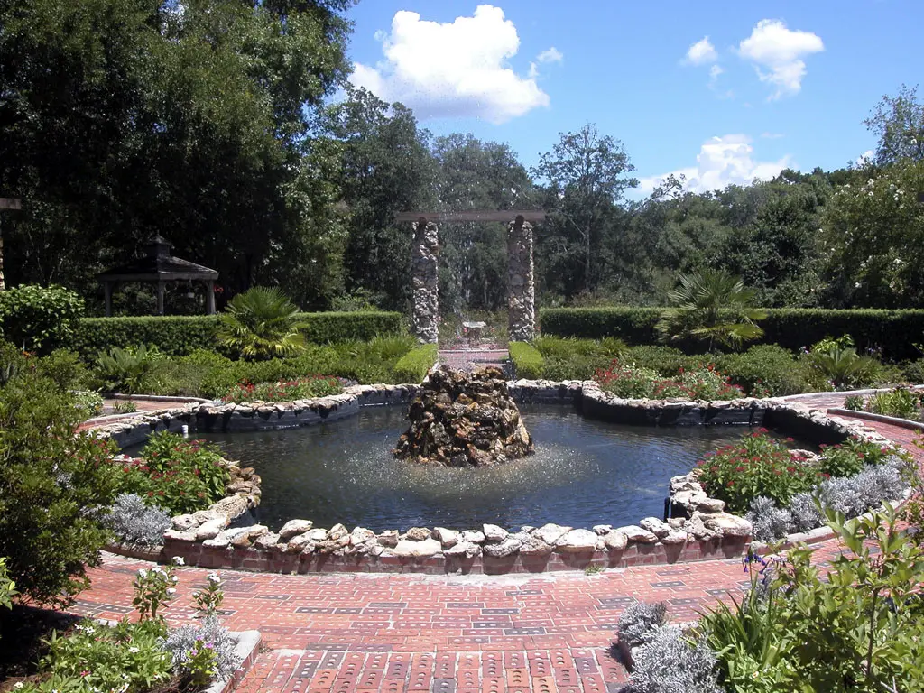 ravine_gardens_fountain_original.jpg.webp
